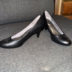 Life Stride Classic Black Heels